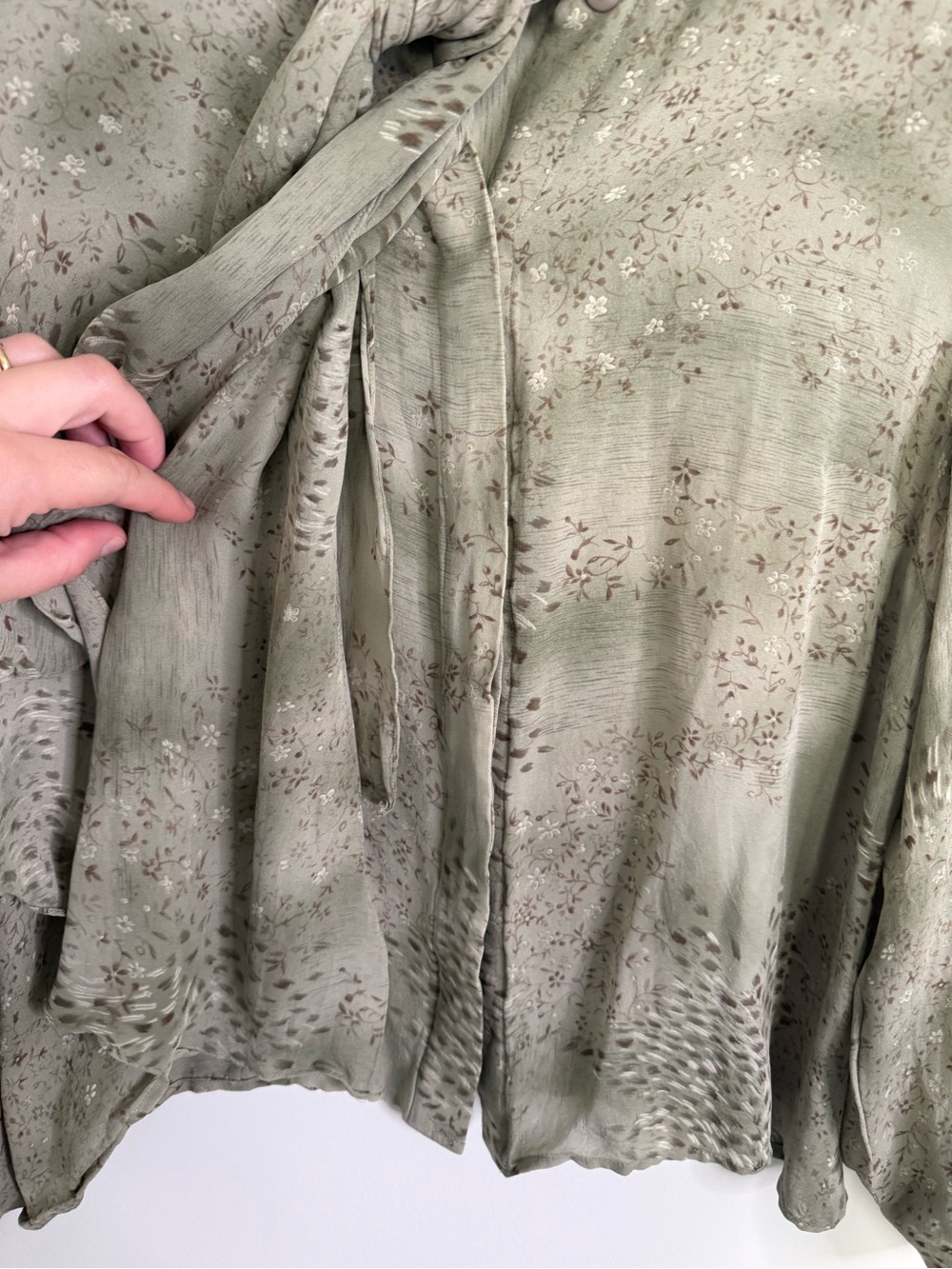 Vintage Saks 100% Silk Floral Cottagecore Green Patterned Tie Neck Blouse Large - Picture 6 of 9